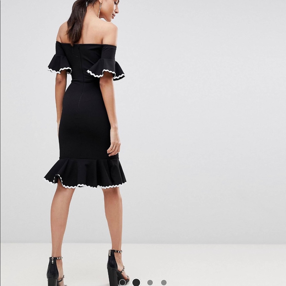 Off the Shoulder Knee Length Dress